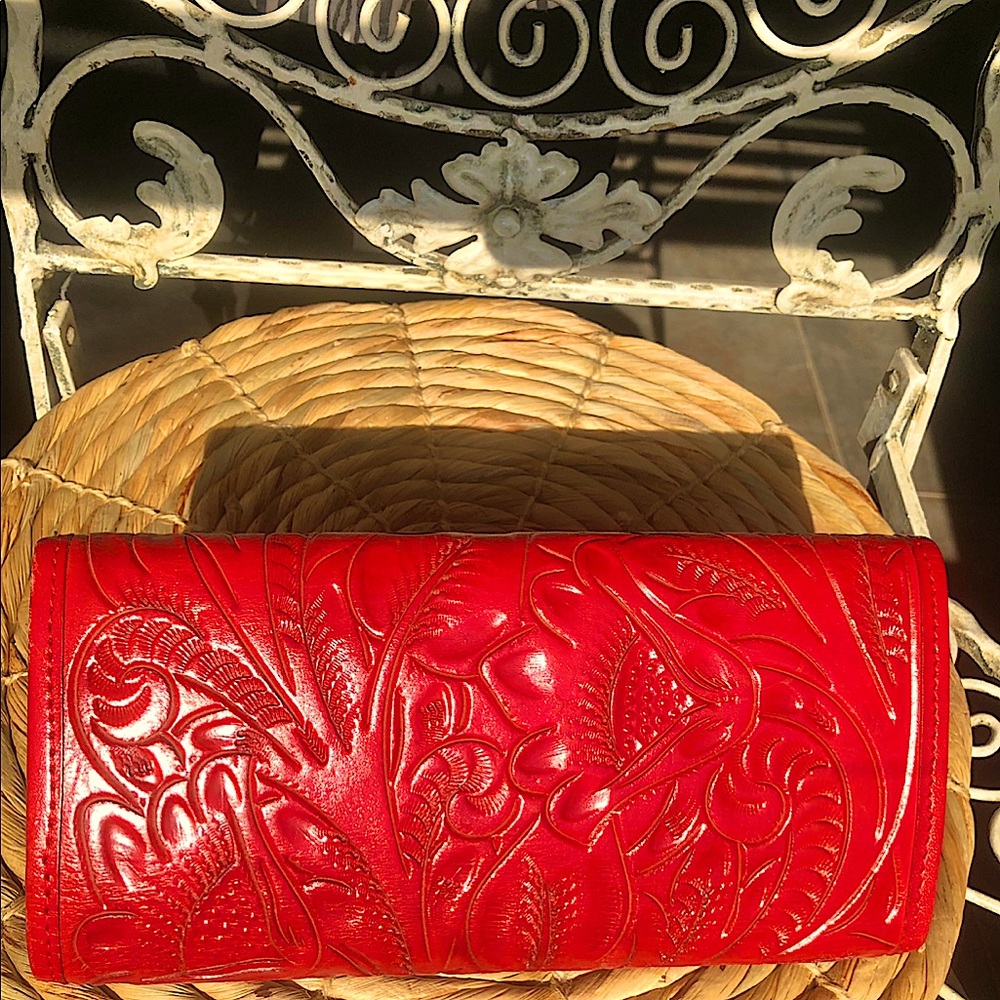 TOOLED LEATHER WALLET RED BILLFOLD CLUTCH NEW LADY - Picture 1 of 7